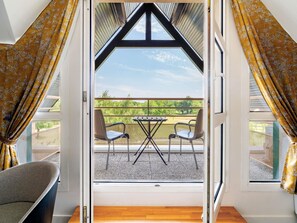 Privilege, Phòng, 1 giường đôi | Bộ đồ giường cao cấp, bàn, màn/rèm cản sáng, phòng cách âm 