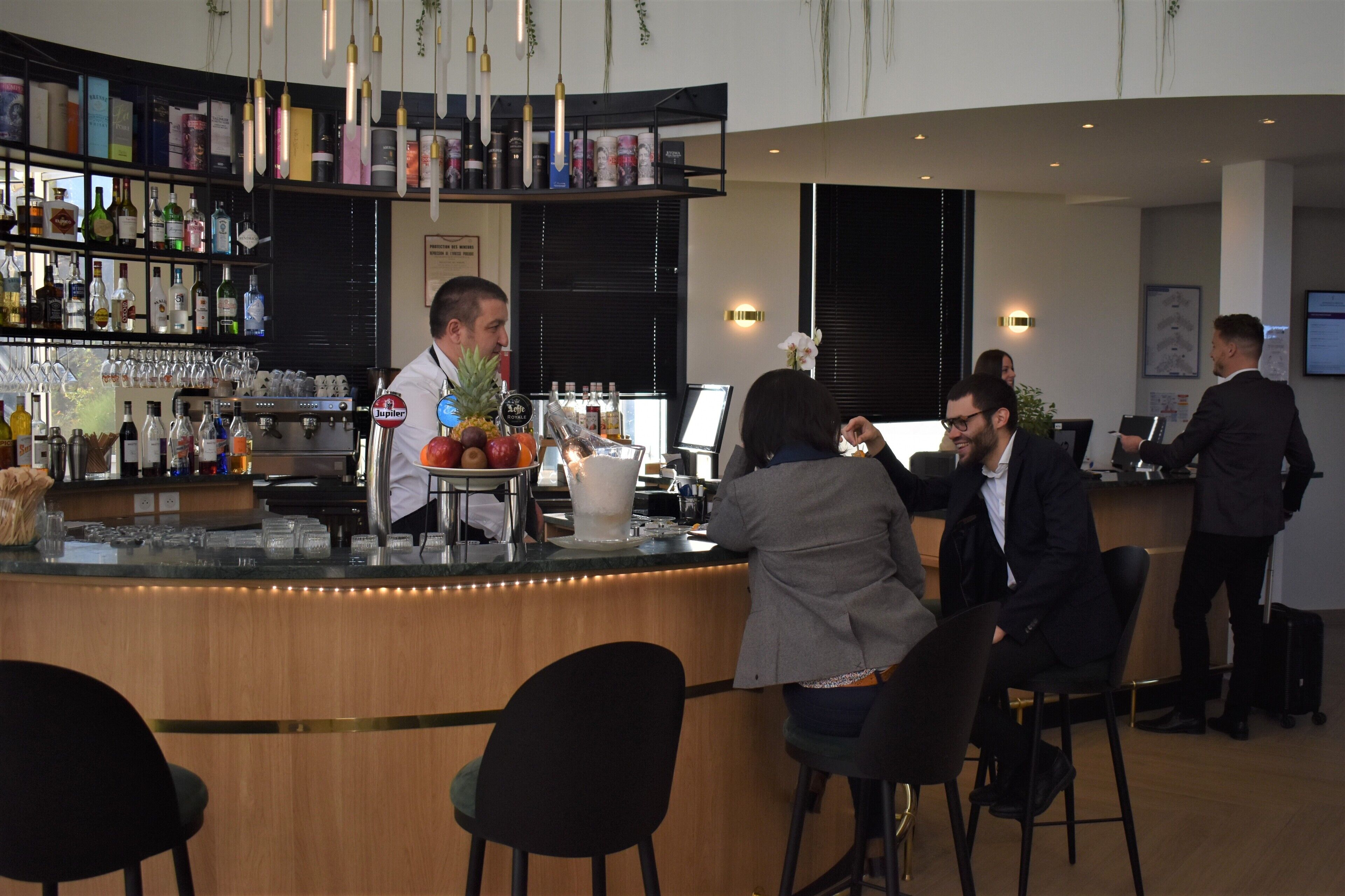 cocktail bar, golf course views, open daily