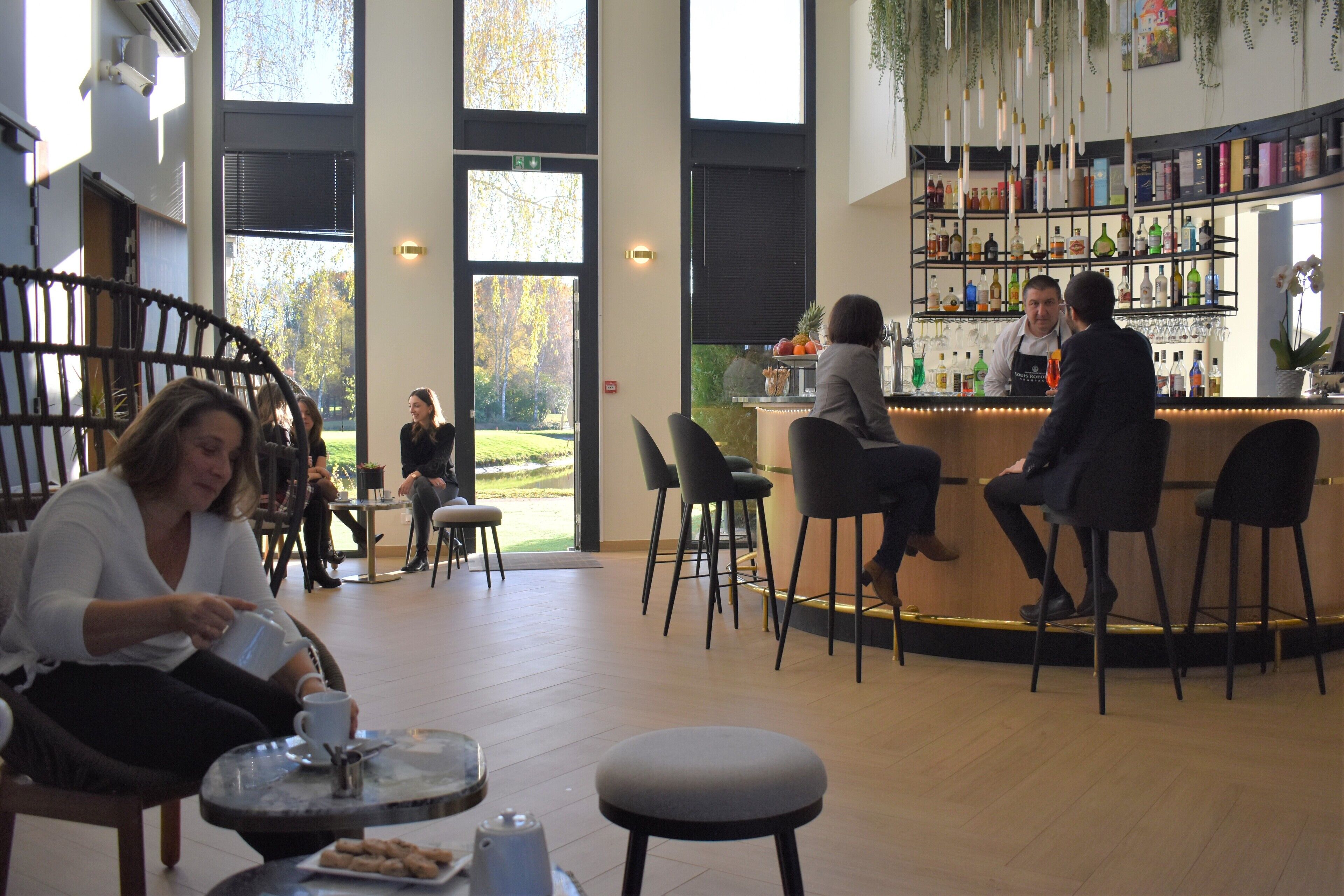 cocktail bar, golf course views, open daily