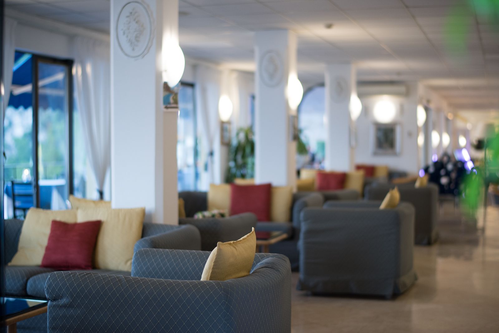 2 bars/lounges, poolside bar