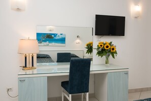 Standard Room | Hypo-allergenic bedding, minibar, in-room safe, desk