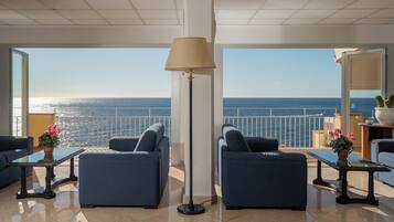 Área de estar no saguão