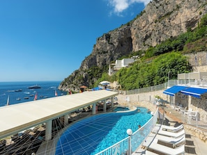 Outdoor pool, pool umbrellas, sun loungers