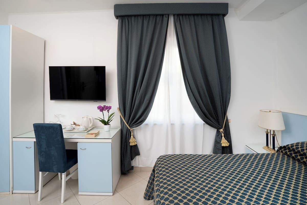 Standard Room | 1 bedroom, hypo-allergenic bedding, minibar, in-room safe