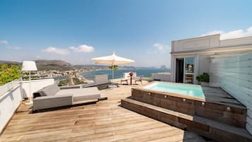 Suite Deluxe, bain Ă remous, vue mer | Terrasse/Patio