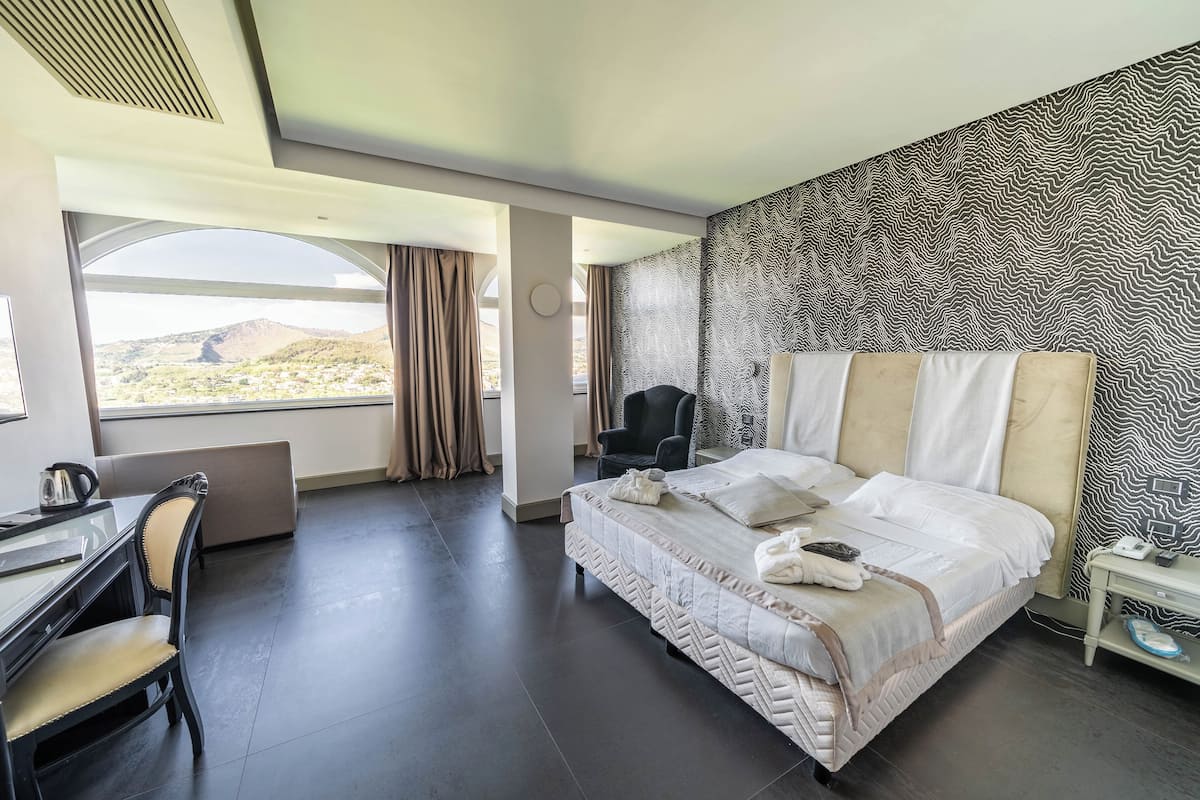 Junior studio suite, 1 tweepersoonsbed met slaapbank | 1 slaapkamer, een kluis op de kamer, gratis wifi, beddengoed