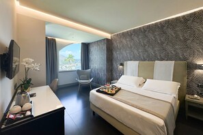 Suite – deluxe, spabadekar, sjøutsikt | Safe på rommet, wi-fi (inkludert) og sengetøy