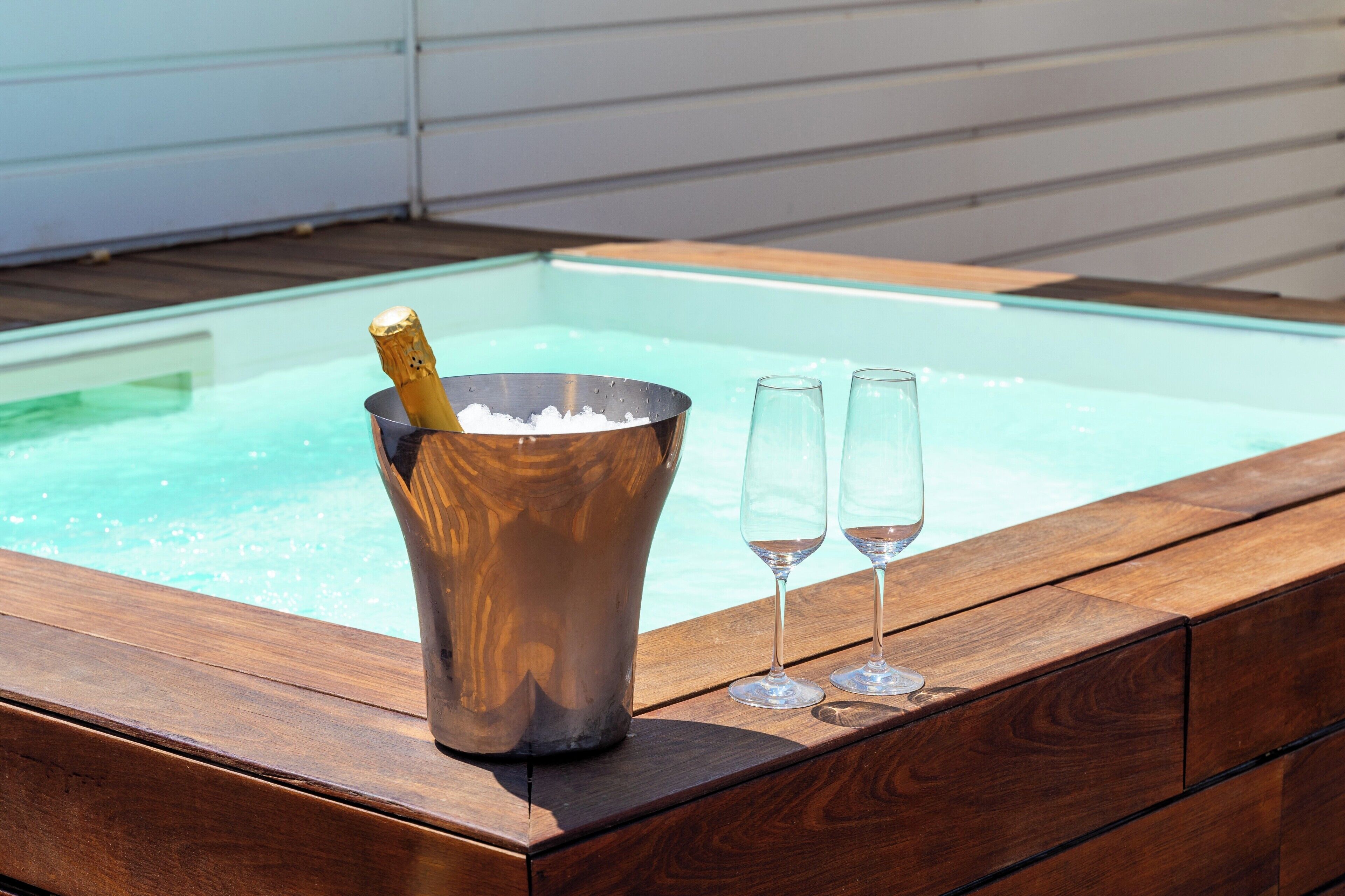 deluxe suite, hot tub, sea view | terrace/patio