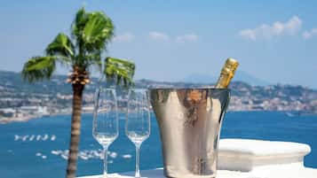 Deluxe suite, bubbelbad, uitzicht op zee | Privéspabad