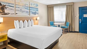 Habitación estándar, 1 cama King size, para fumadores | Escritorio y espacio para trabajar con laptop