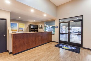 Lobby - Days Inn by Wyndham San Diego-East/El Cajon (El Cajon)