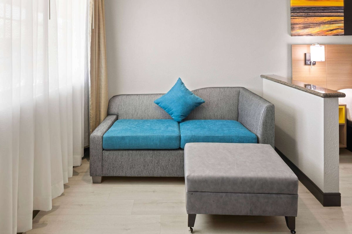 Suite estudio, 1 cama King size, para no fumadores | Escritorio y espacio para trabajar con laptop