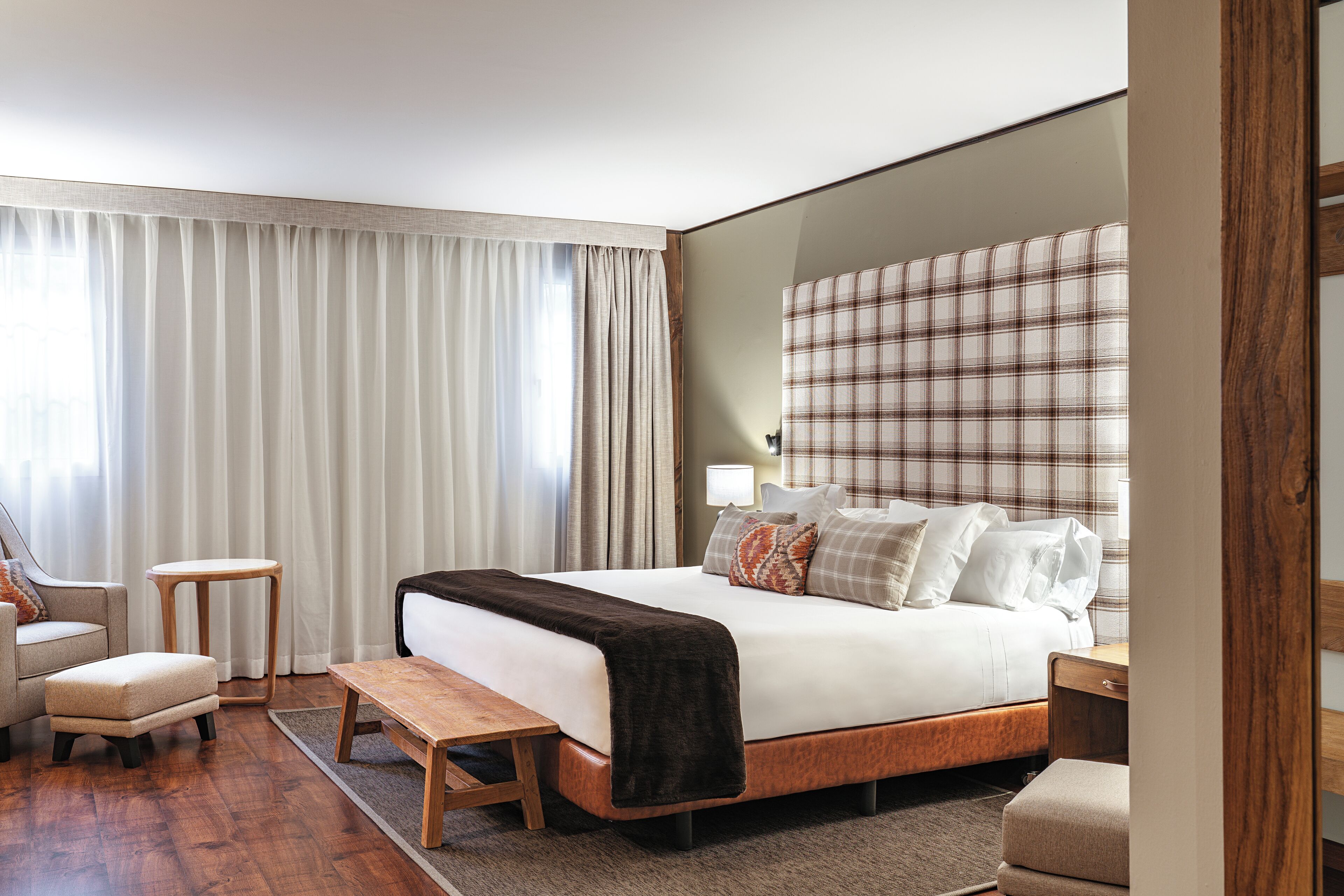 Premium bedding, down comforters, minibar, in-room safe