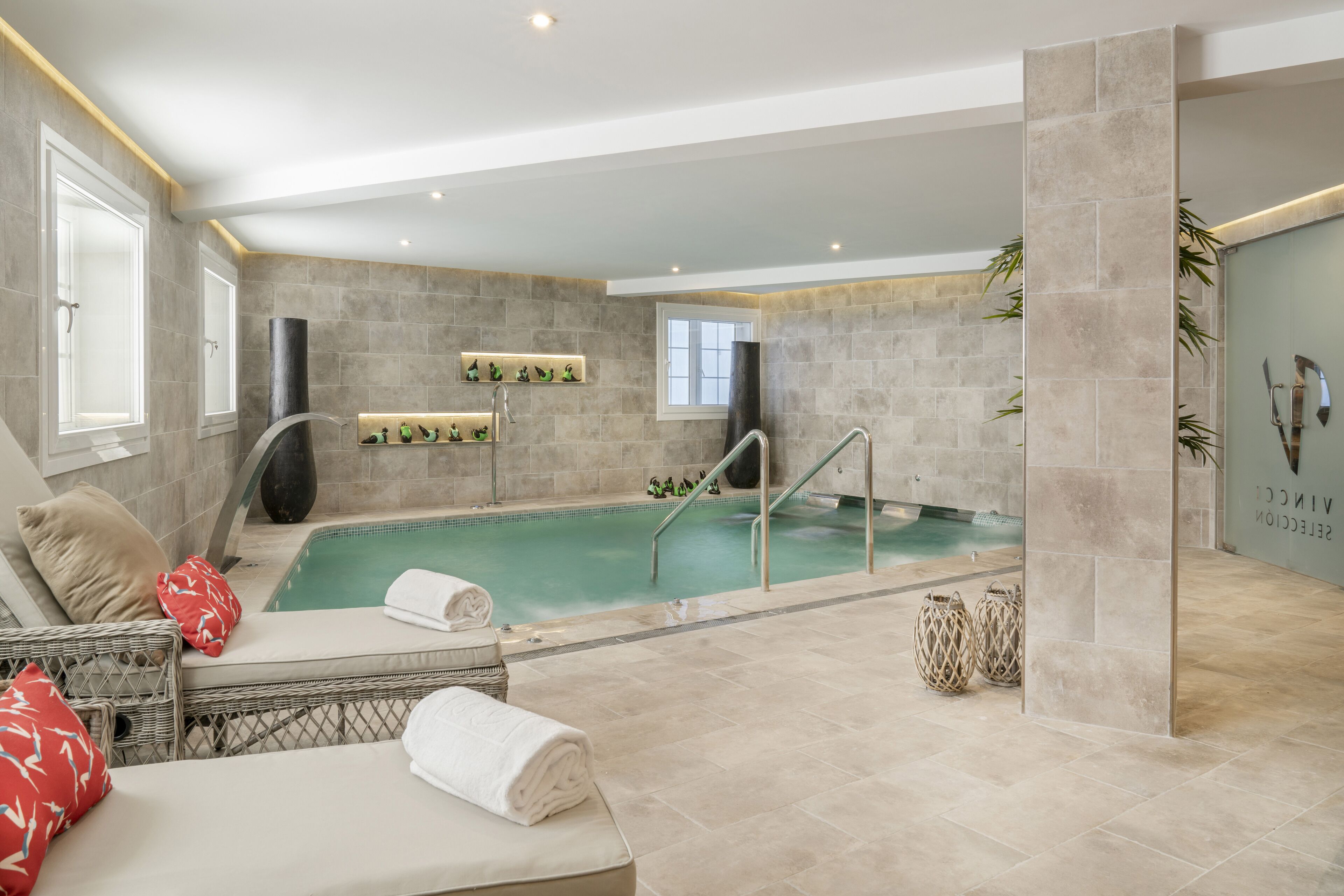 hot tub, body treatments, mud baths, hydrotherapy, body wraps