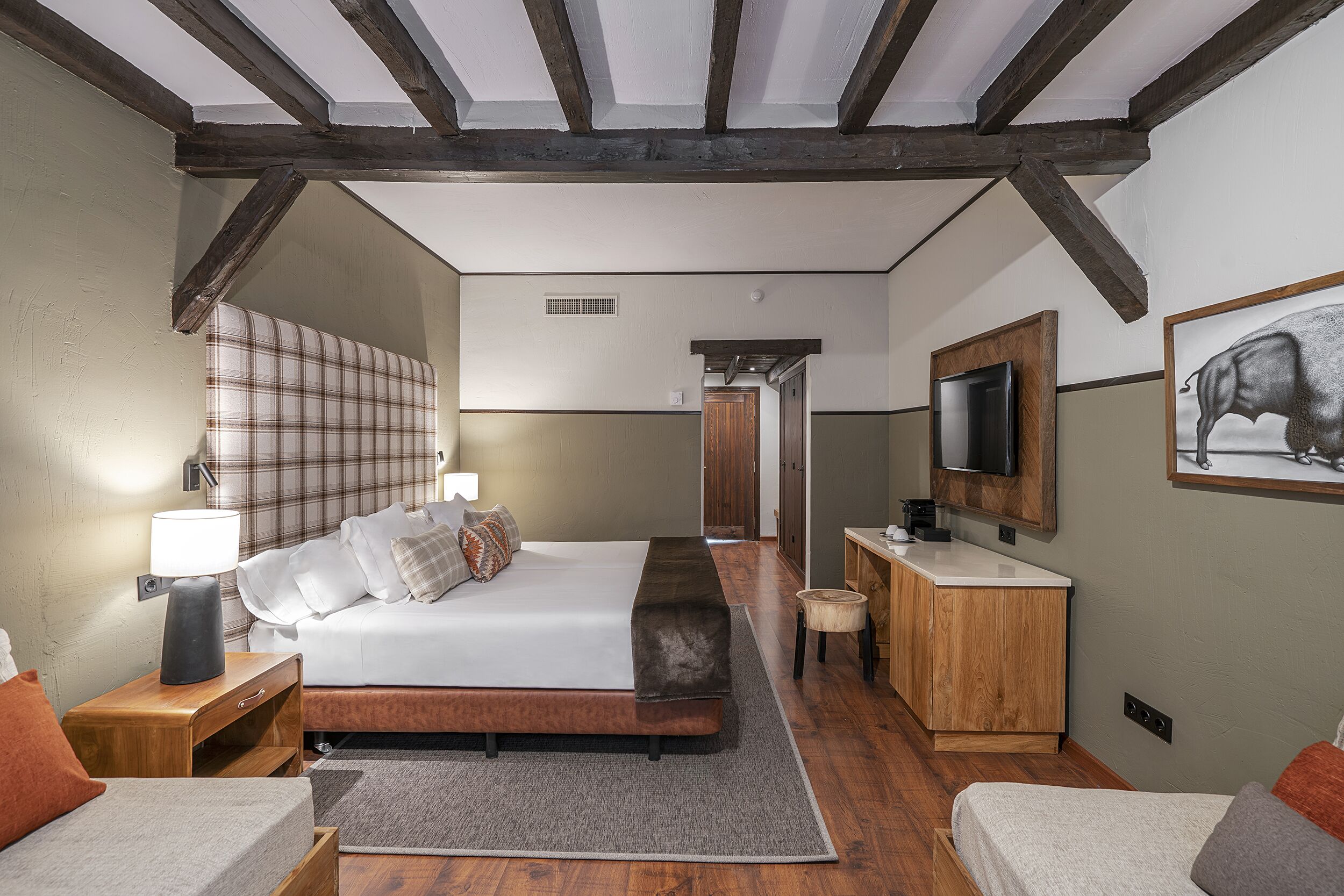 Ropa de cama de alta calidad, edredón y minibar 