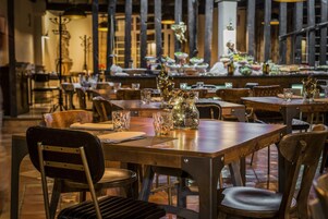 Breakfast, lunch, dinner served; international cuisine 