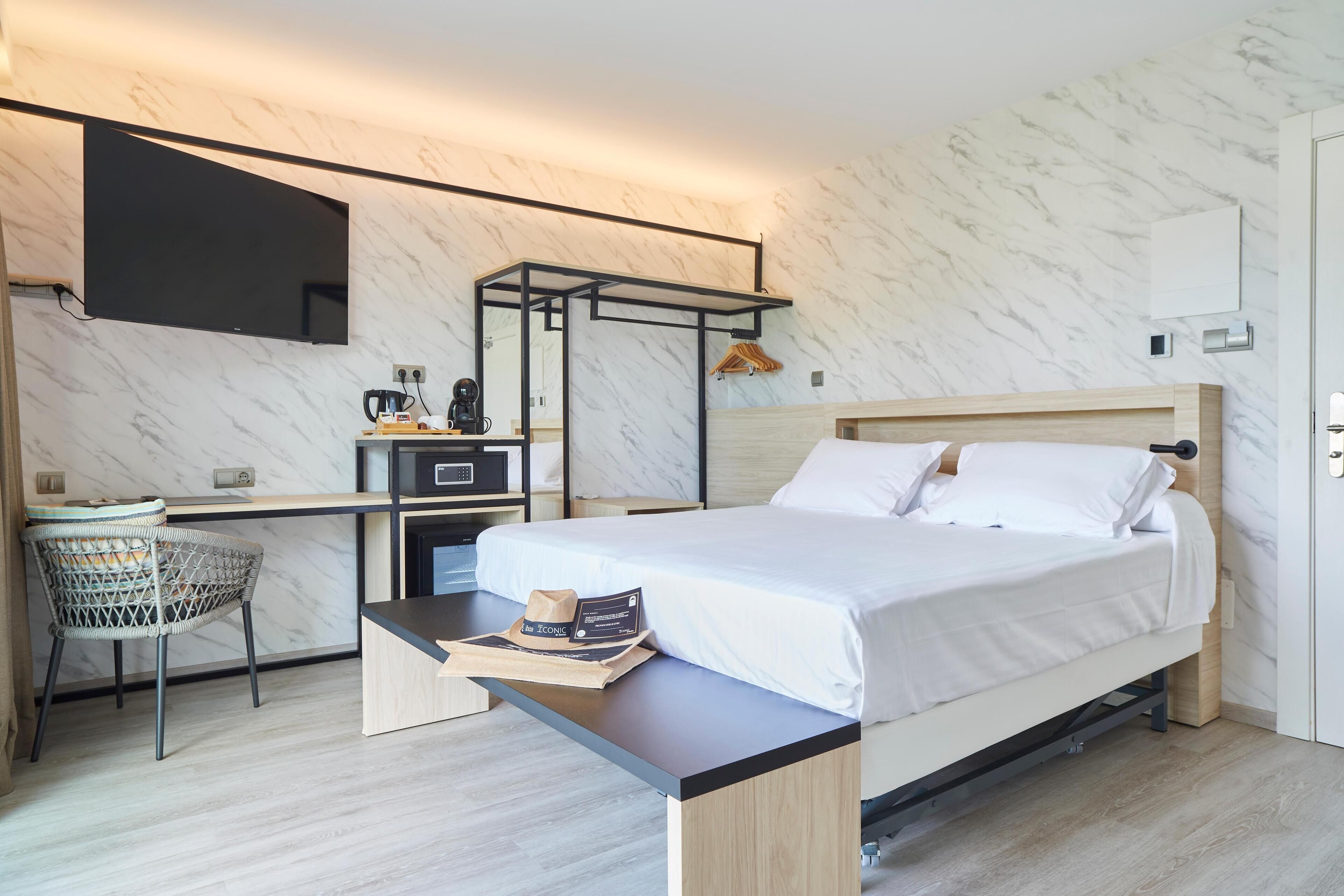 Iconic | Minibar, in-room safe, desk, blackout curtains