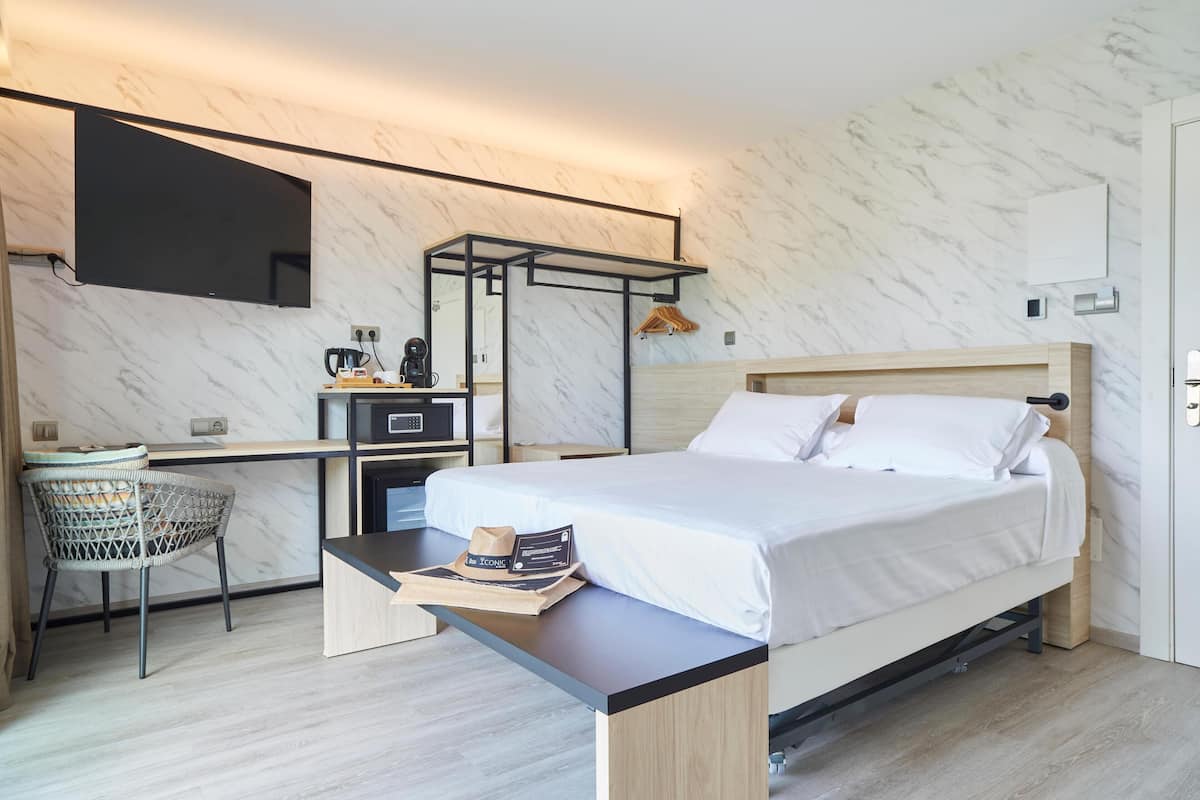 Minibar, in-room safe, desk, blackout curtains