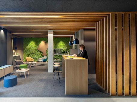 Fachada. ibis Styles Pamplona Noain