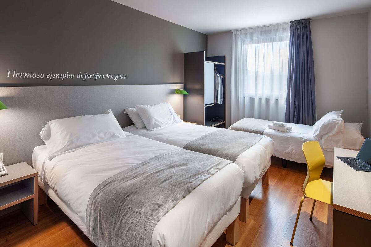 1 Schlafzimmer, Daunenbettdecken, Zimmersafe, Schreibtisch