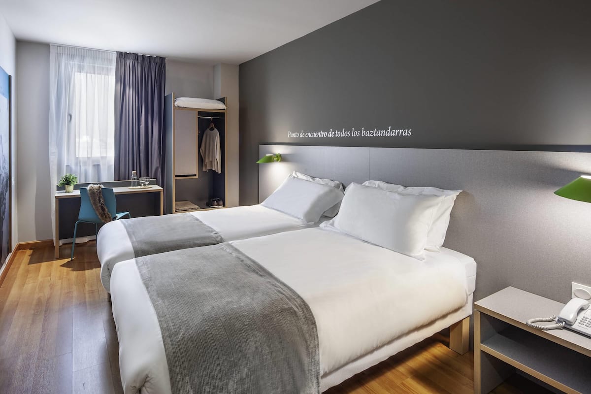 1 chambre, couette en duvet, coffre-fort, bureau