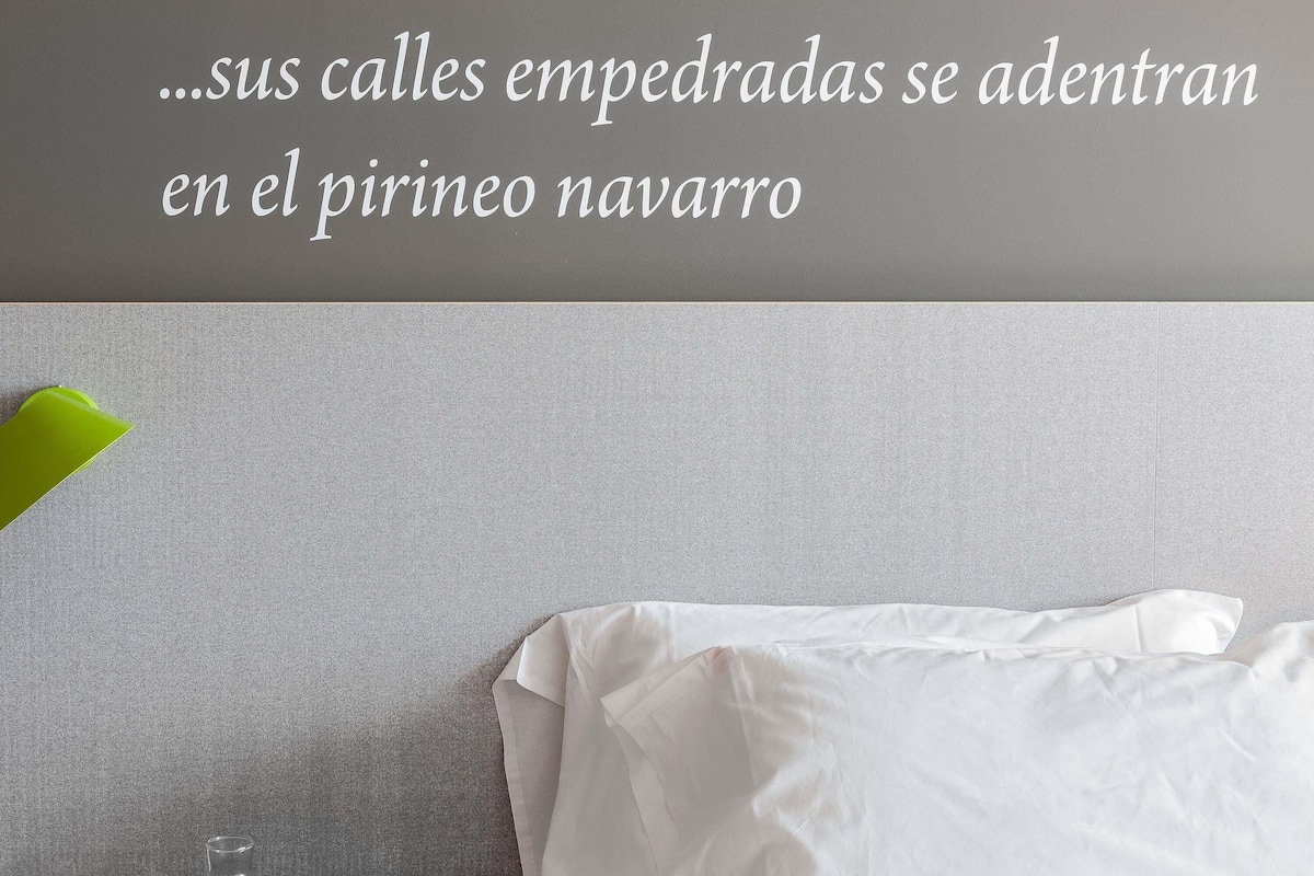 Standard Room, 1 Double Bed | 1 bedroom, down comforters, in-room safe, desk