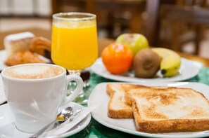 Petit déjeuner buffet servi tous les jours en supplément