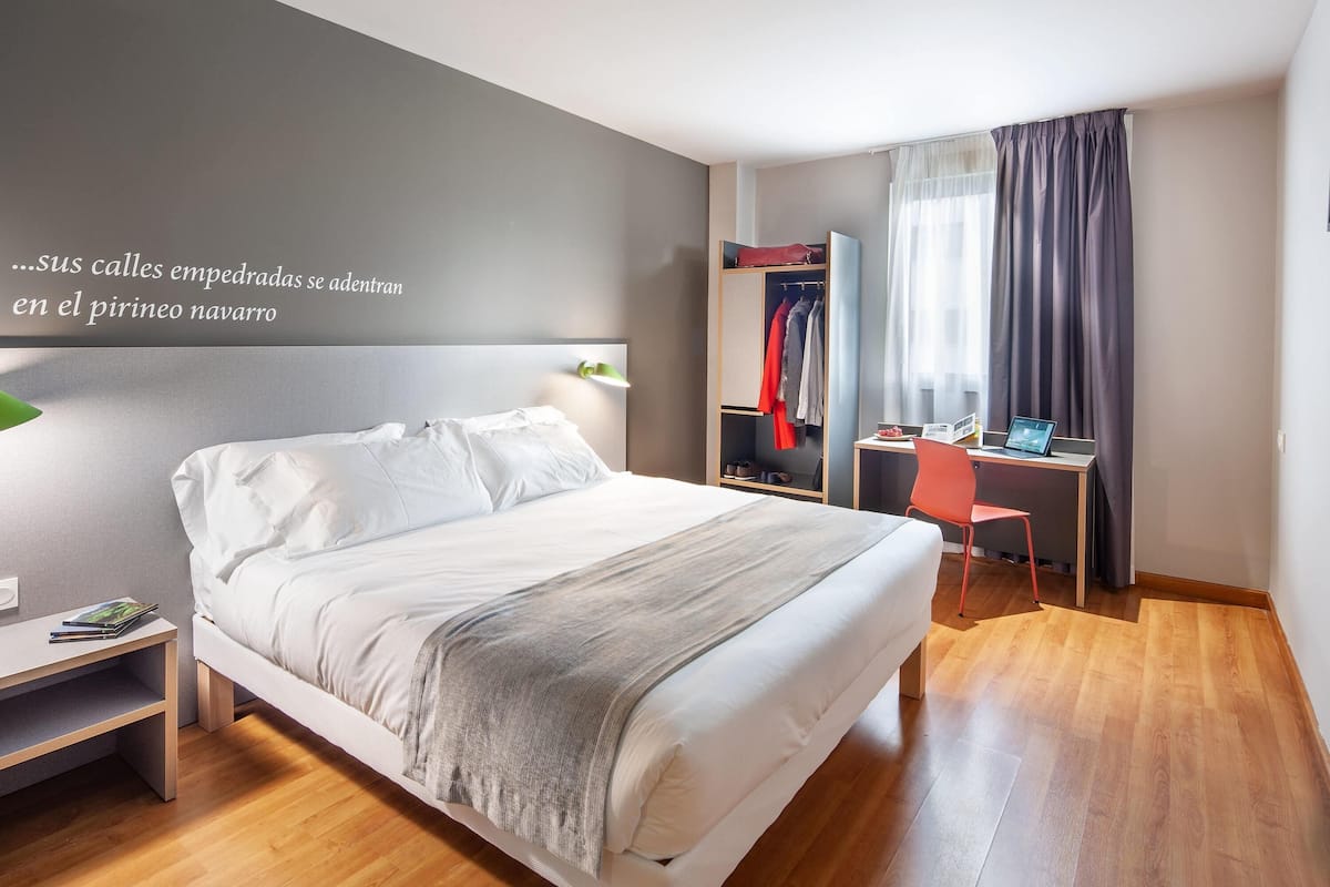 1 chambre, couette en duvet, coffre-fort, bureau