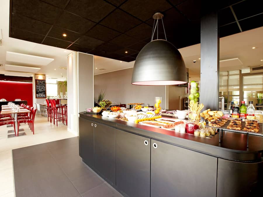 Breakfast, lunch, dinner served; French cuisine, garden views