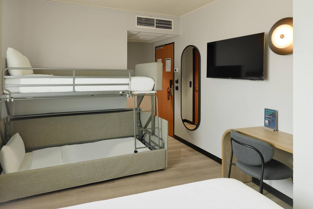 Standardzimmer, 1 Queen-Bett und Schlafsofa | Hochwertige Bettwaren, Schreibtisch, Verdunkelungsvorhänge