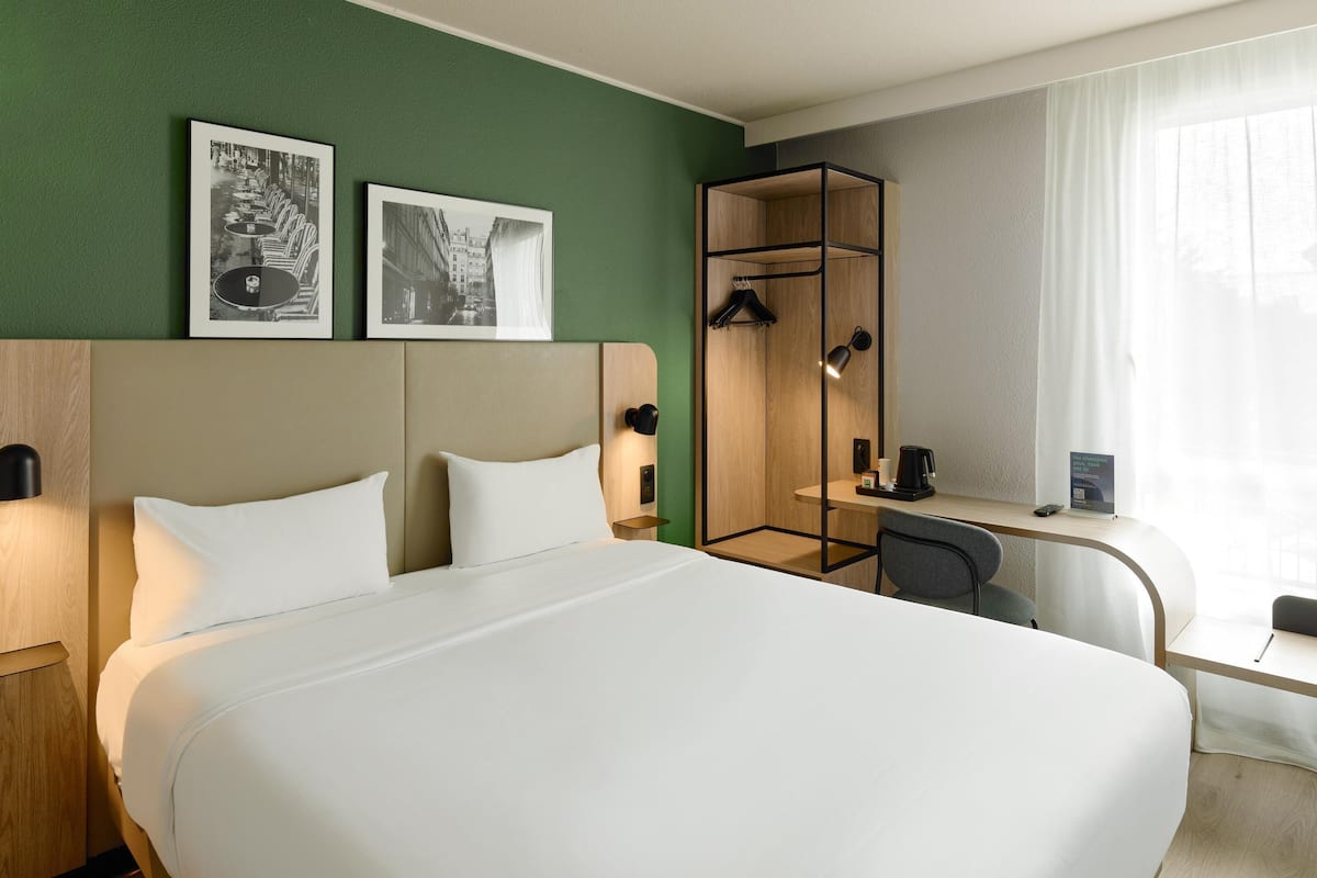 Standardzimmer, 1 Queen-Bett | Hochwertige Bettwaren, Schreibtisch, Verdunkelungsvorhänge