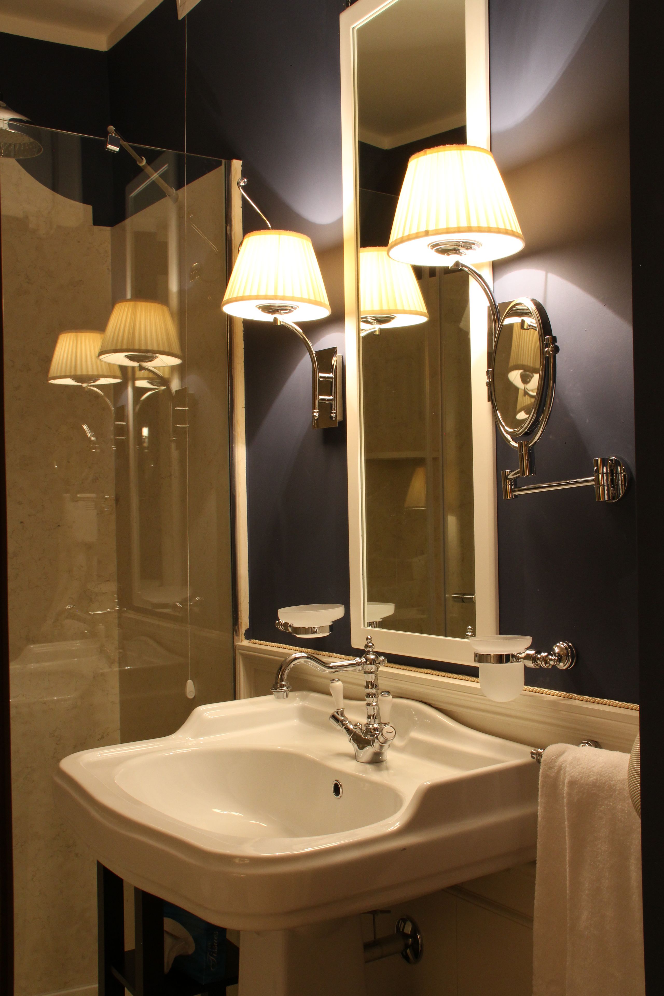 deluxe double room | bathroom | shower, free toiletries, hair dryer, bidet