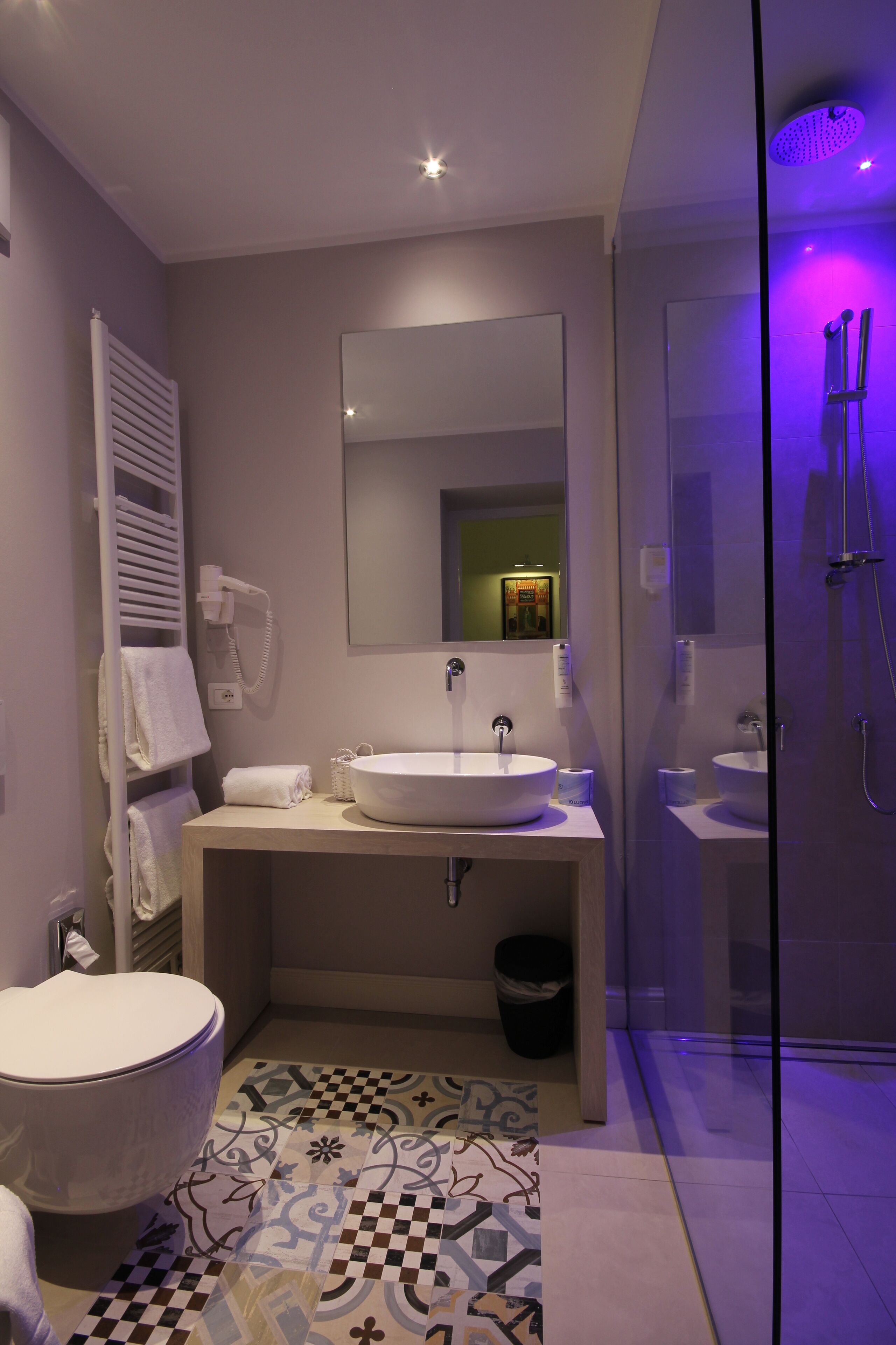 deluxe double room, separate building | bathroom | shower, free toiletries, hair dryer, bidet