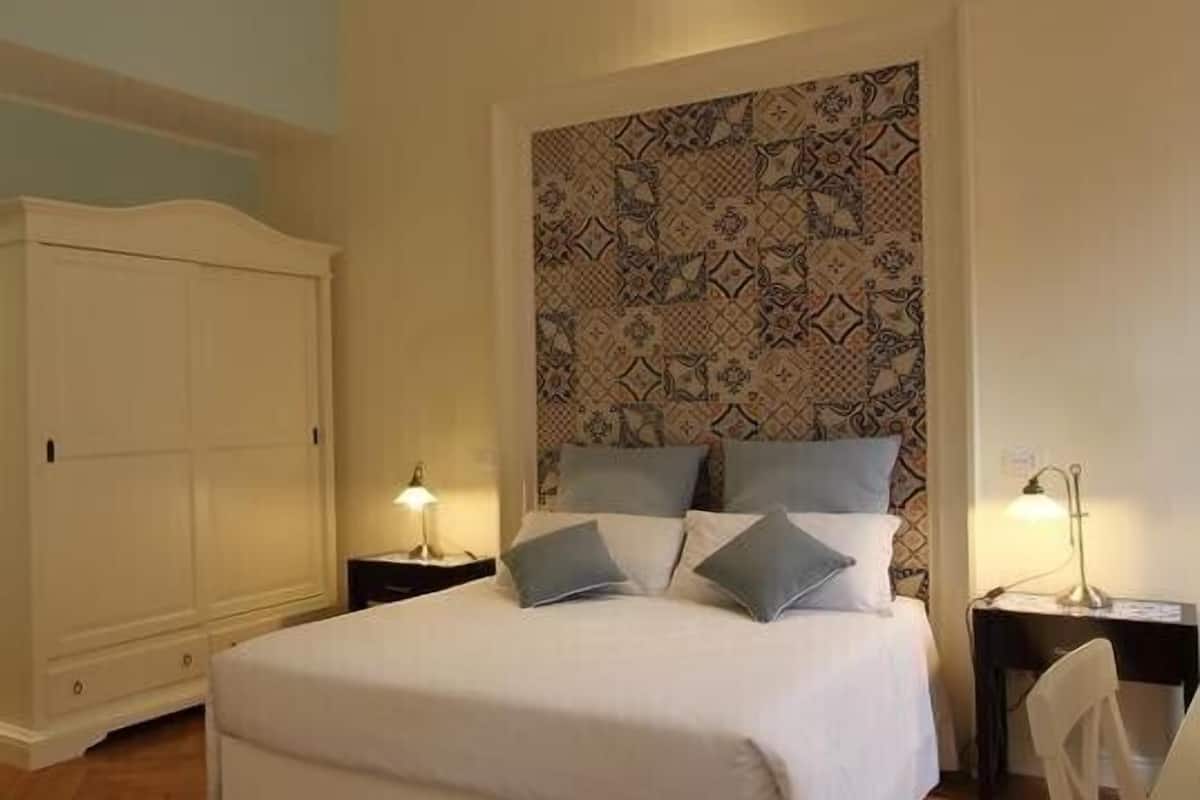 Deluxe Double Room, Separate Building | 1 bilik tidur, gebar bulu kapas, bar mini, peti besi dalam bilik