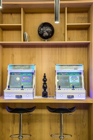 Game room - Airotel Alexandros Hotel (Athens)