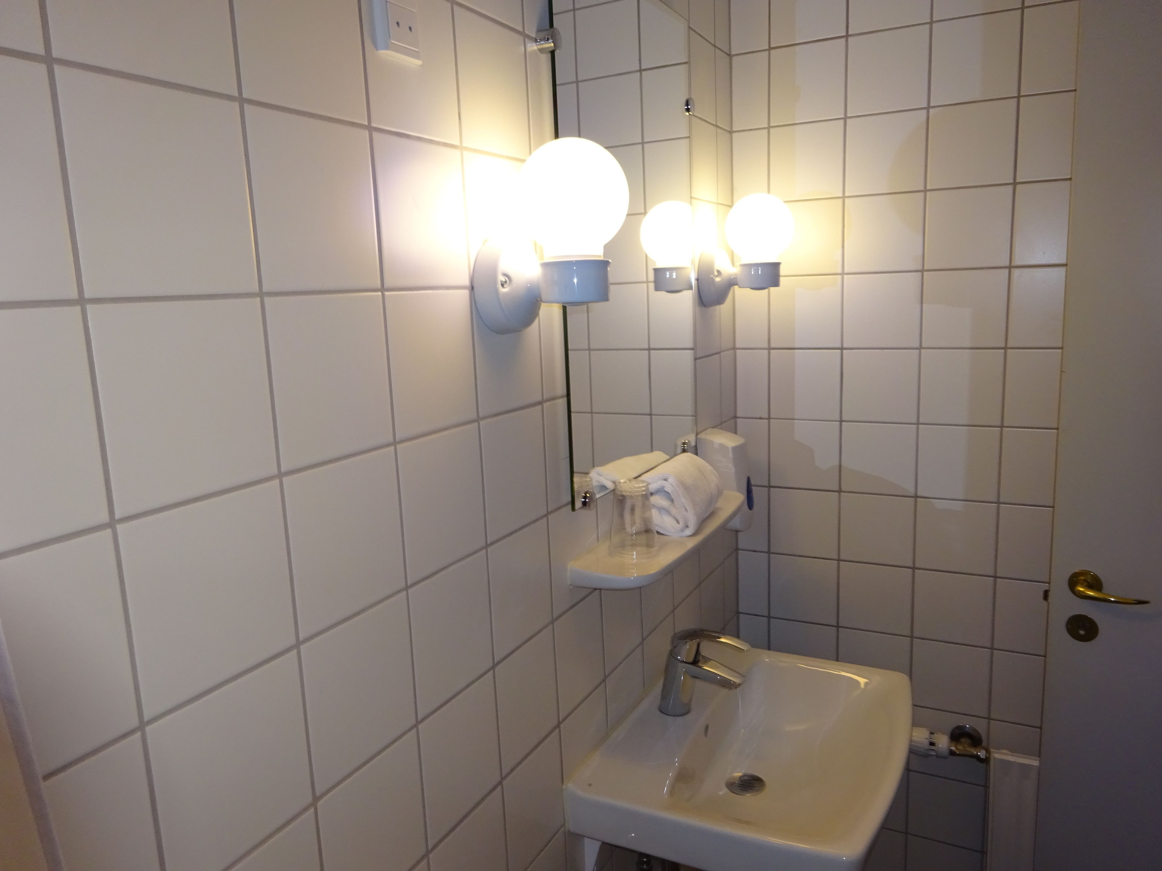 standard double or twin room, private bathroom | in-room safe, free wifi, bed sheets