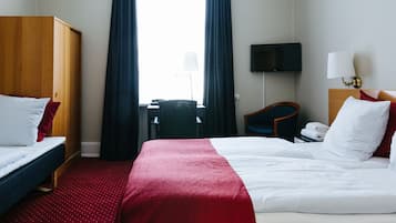 Tripla Economy, bagno condiviso | Una cassaforte in camera, Wi-Fi gratuito, lenzuola