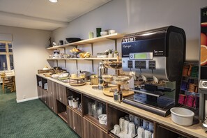 Tägliches Frühstücksbuffet gegen Gebühr