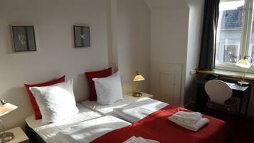 Chambre Triple Économique, salle de bains commune | Coffres-forts dans les chambres, Wi-Fi gratuit, draps fournis