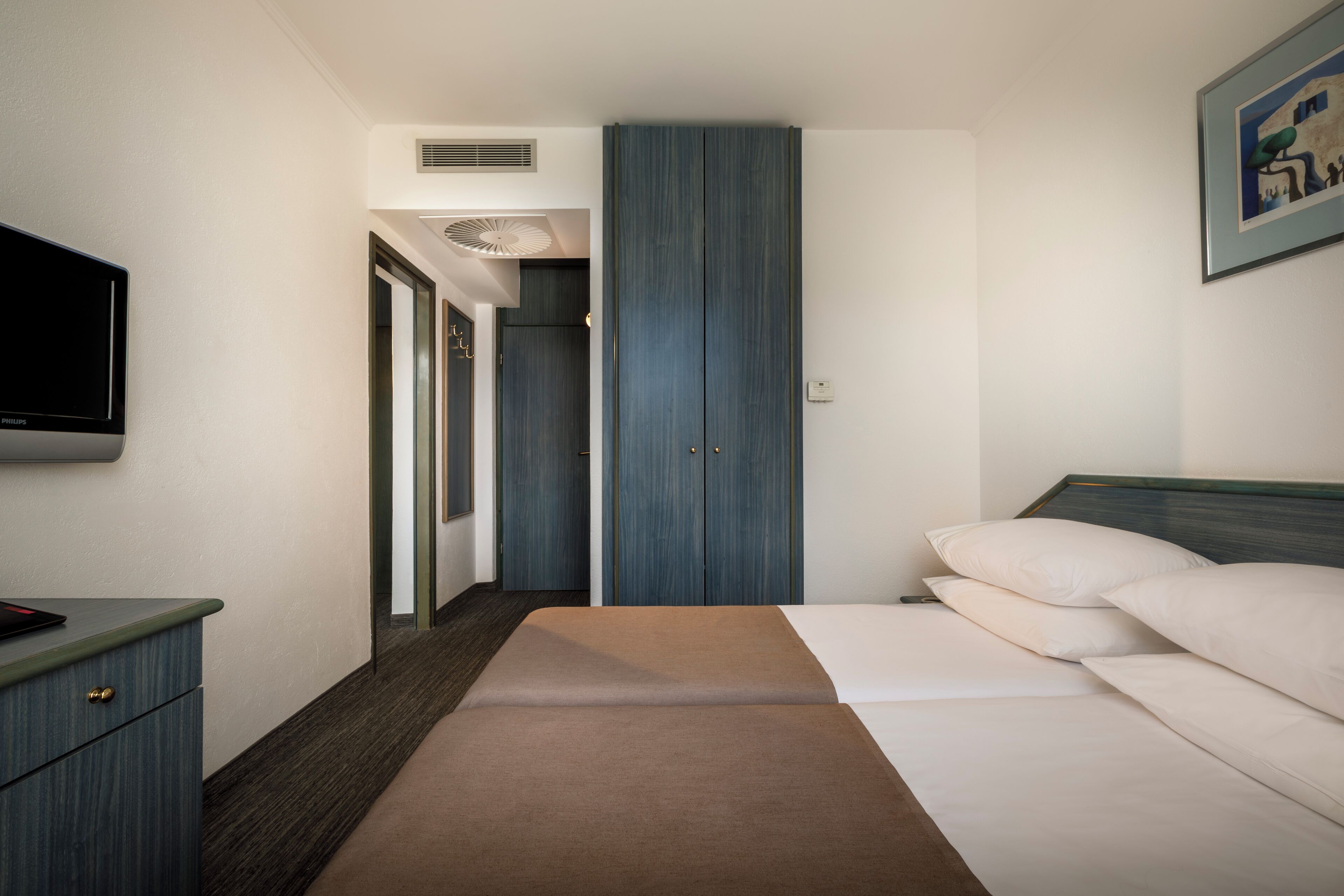 Secret room | 防过敏的被褥、办公桌、免费 WiFi、床单