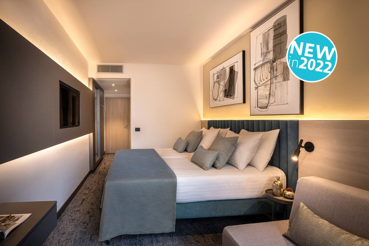 Premium bedding, minibar, in-room safe, desk