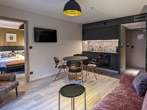 Suite (appartement) | Minibar, brankas, meja kerja, dan Wi-Fi gratis