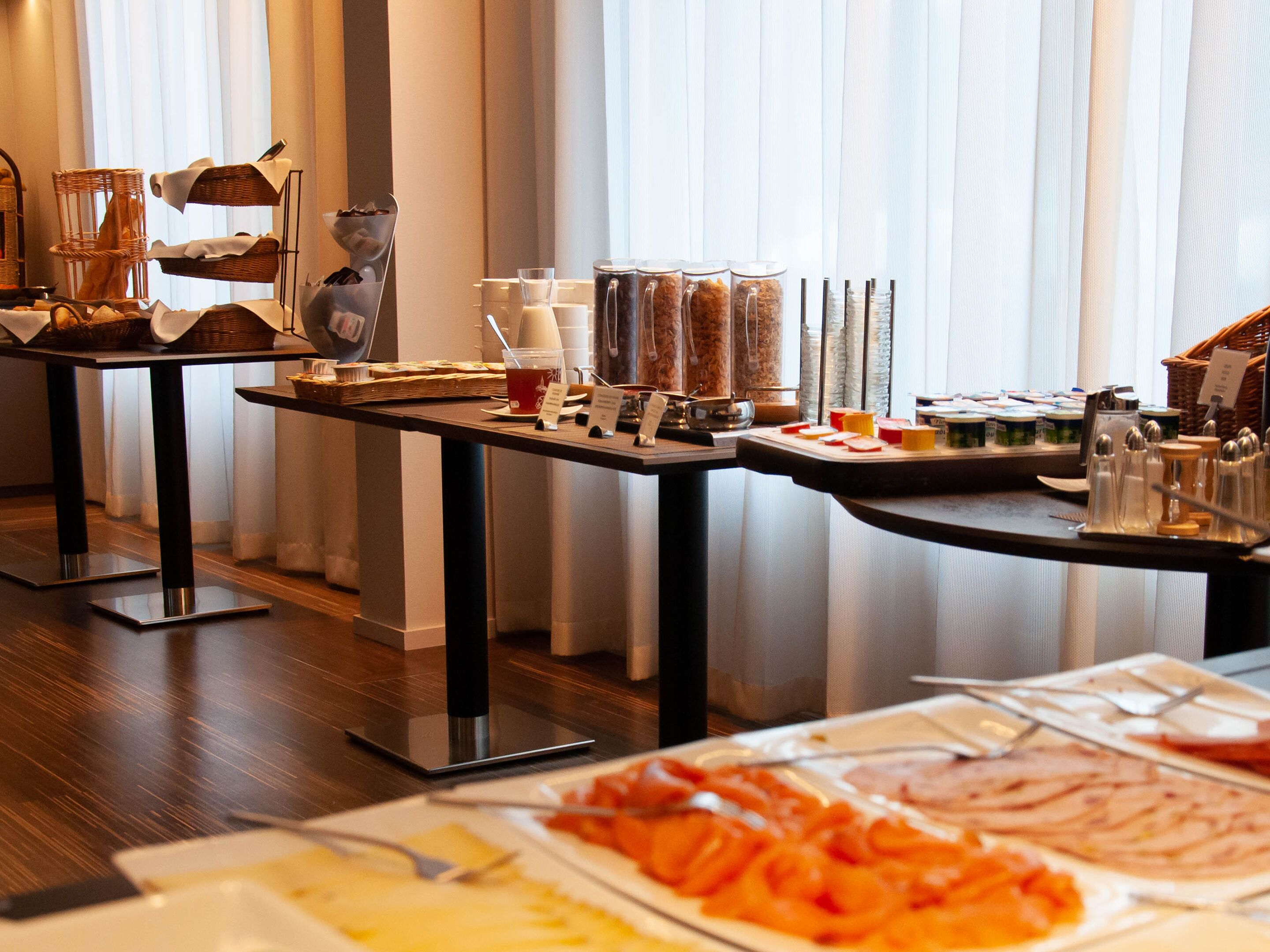 daily buffet breakfast (eur 18 per person)