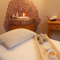 Couples treatment room(s), sauna, hot tub, steam room