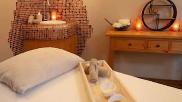 Espace de soins pour les couples, sauna, bain Ă remous, hammam, hammam