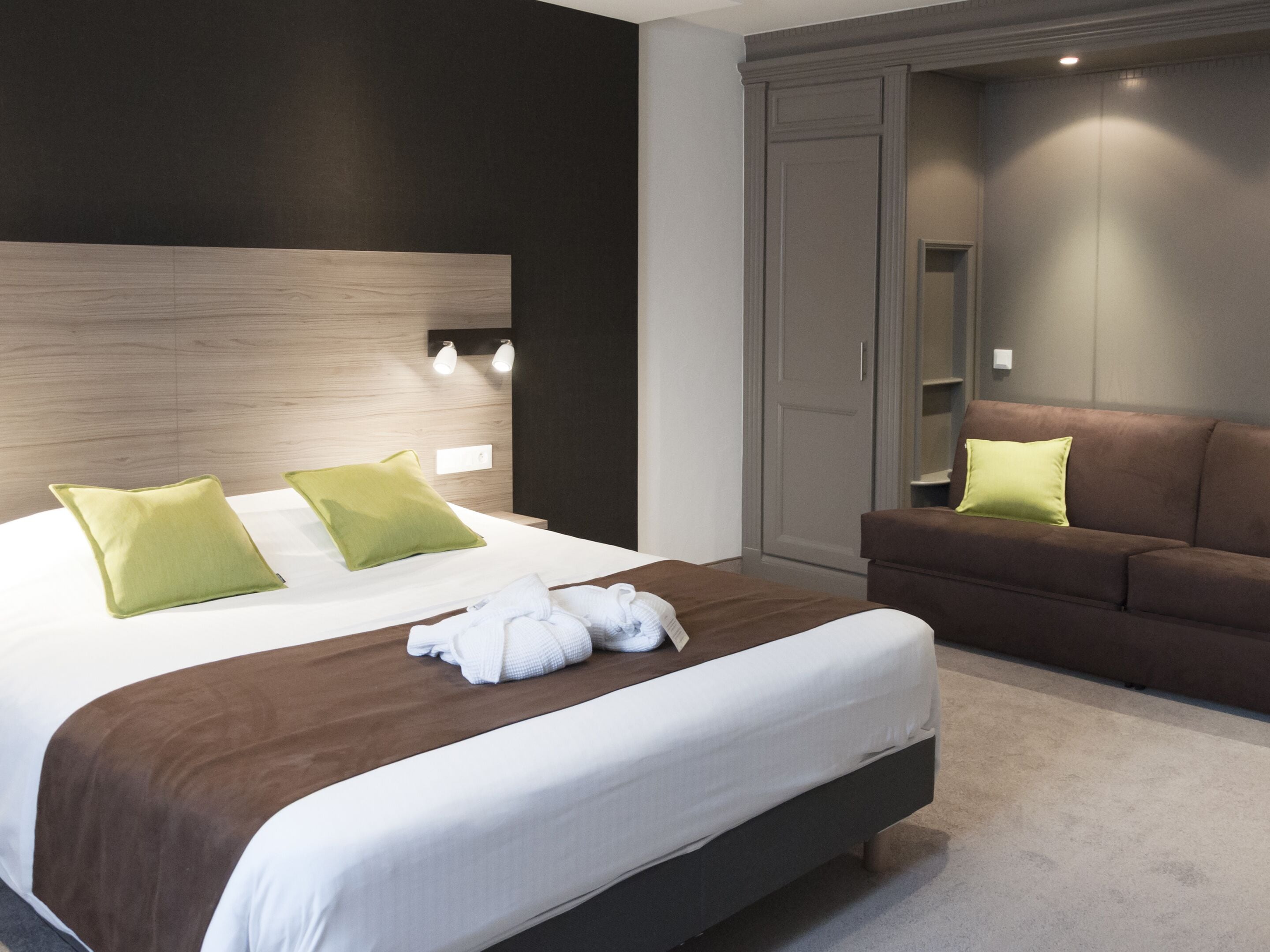 signature room (meleze) | minibar, in-room safe, desk, free wifi