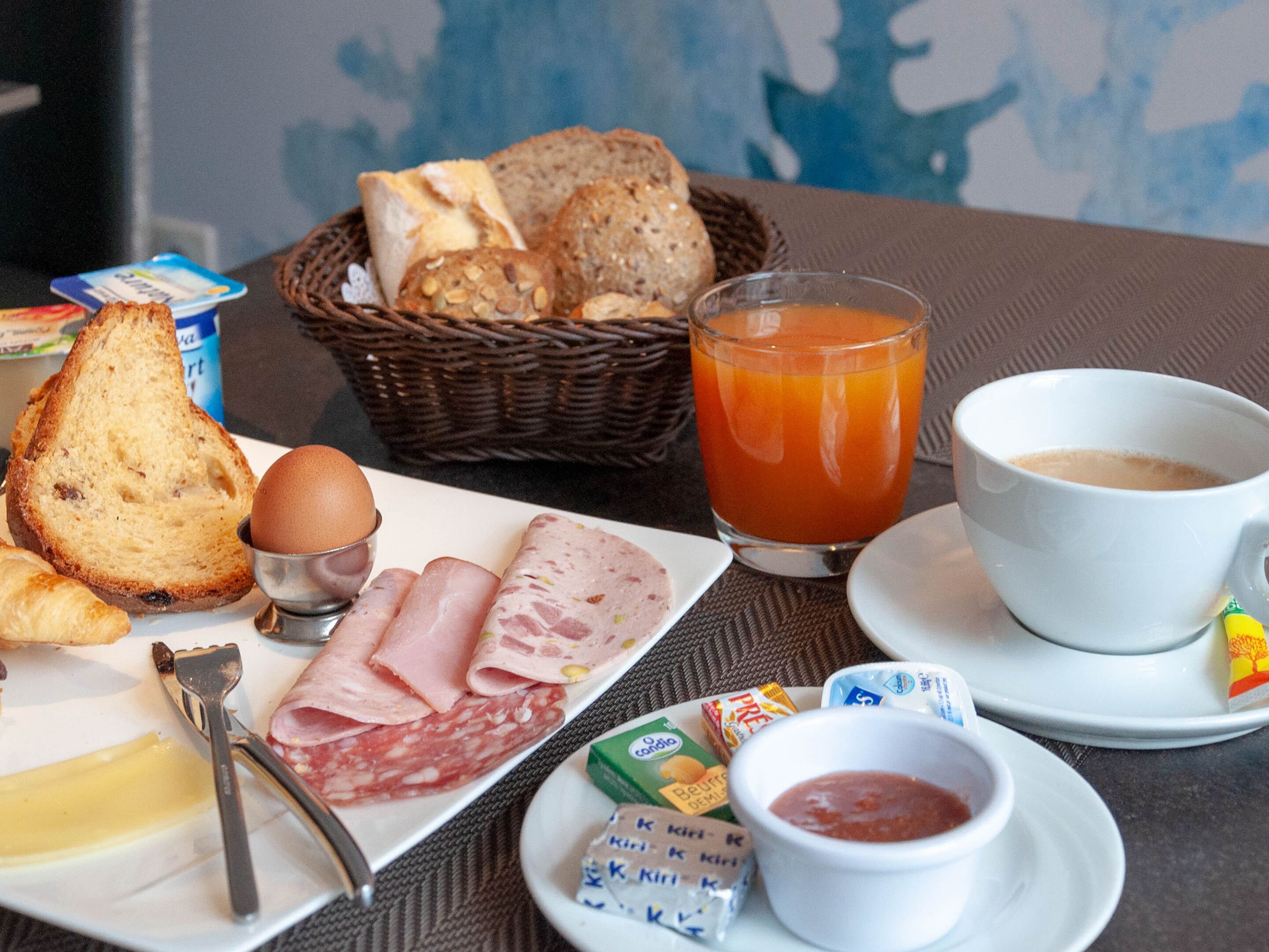 daily buffet breakfast (eur 18 per person)