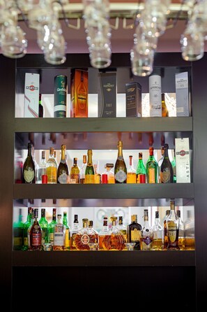 2 bars/lounges - RIN Airport (Otopeni)