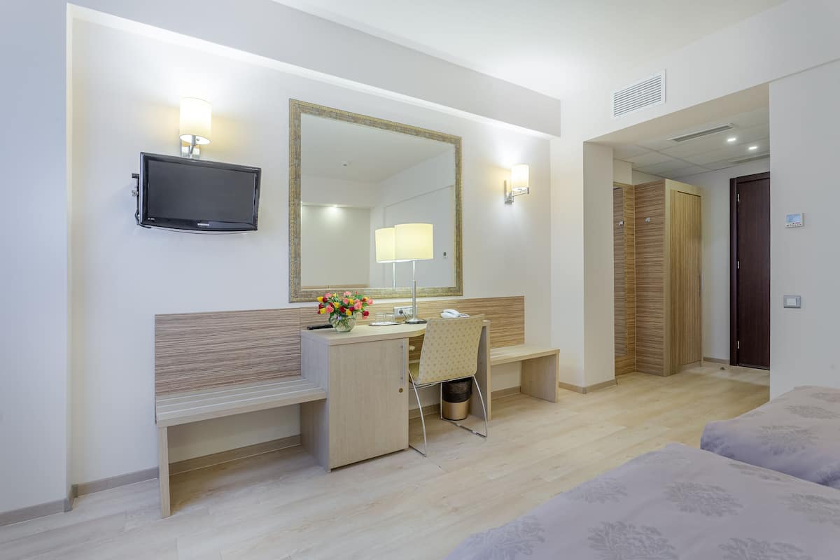 minibar, in-room safe, desk, blackout curtains