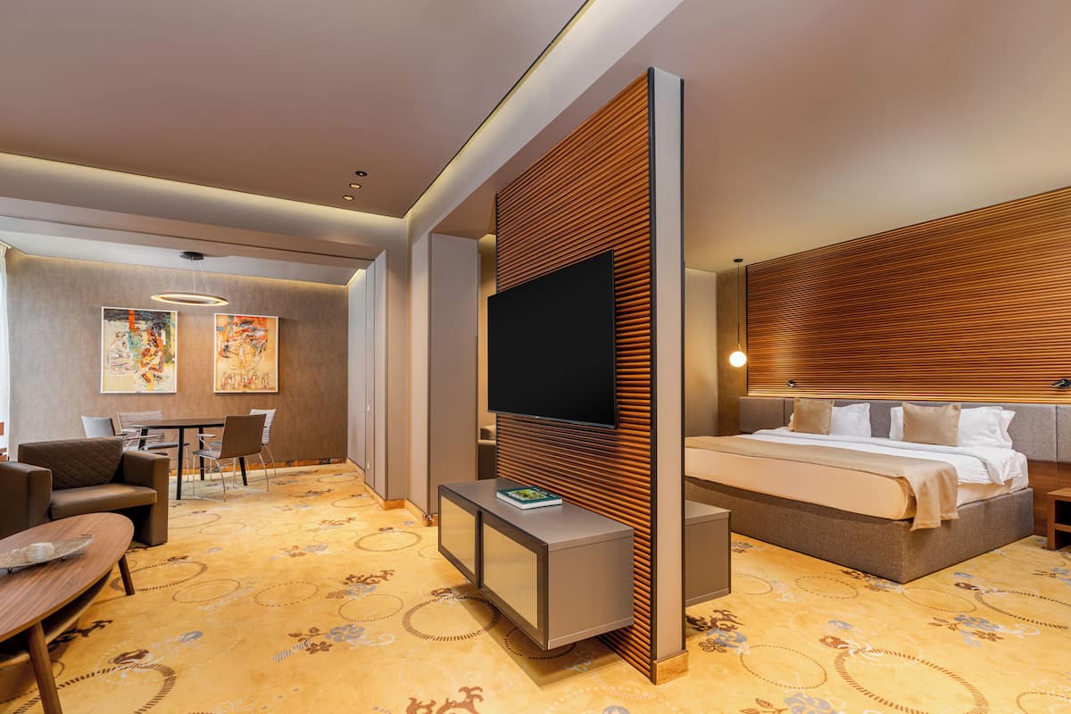 Suite | In-room safe, desk, blackout drapes, iron/ironing board (on request)